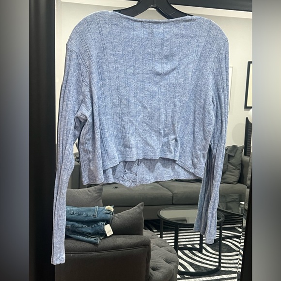 Bloomingdale’s brand Aqua Blue bottom cropped cardigan - Picture 5 of 8